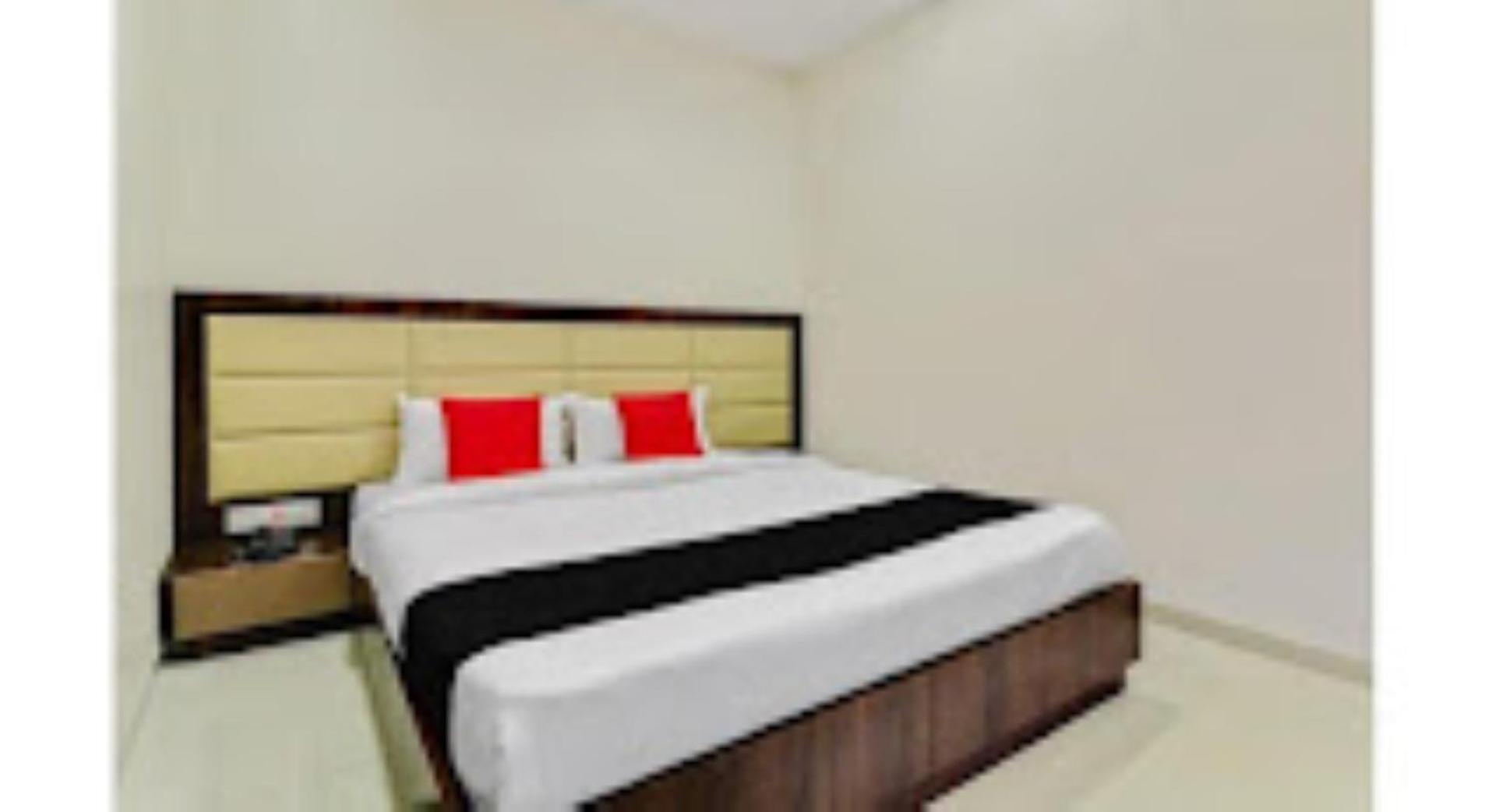 Hotel Pritam Palace , Dhule Dış mekan fotoğraf