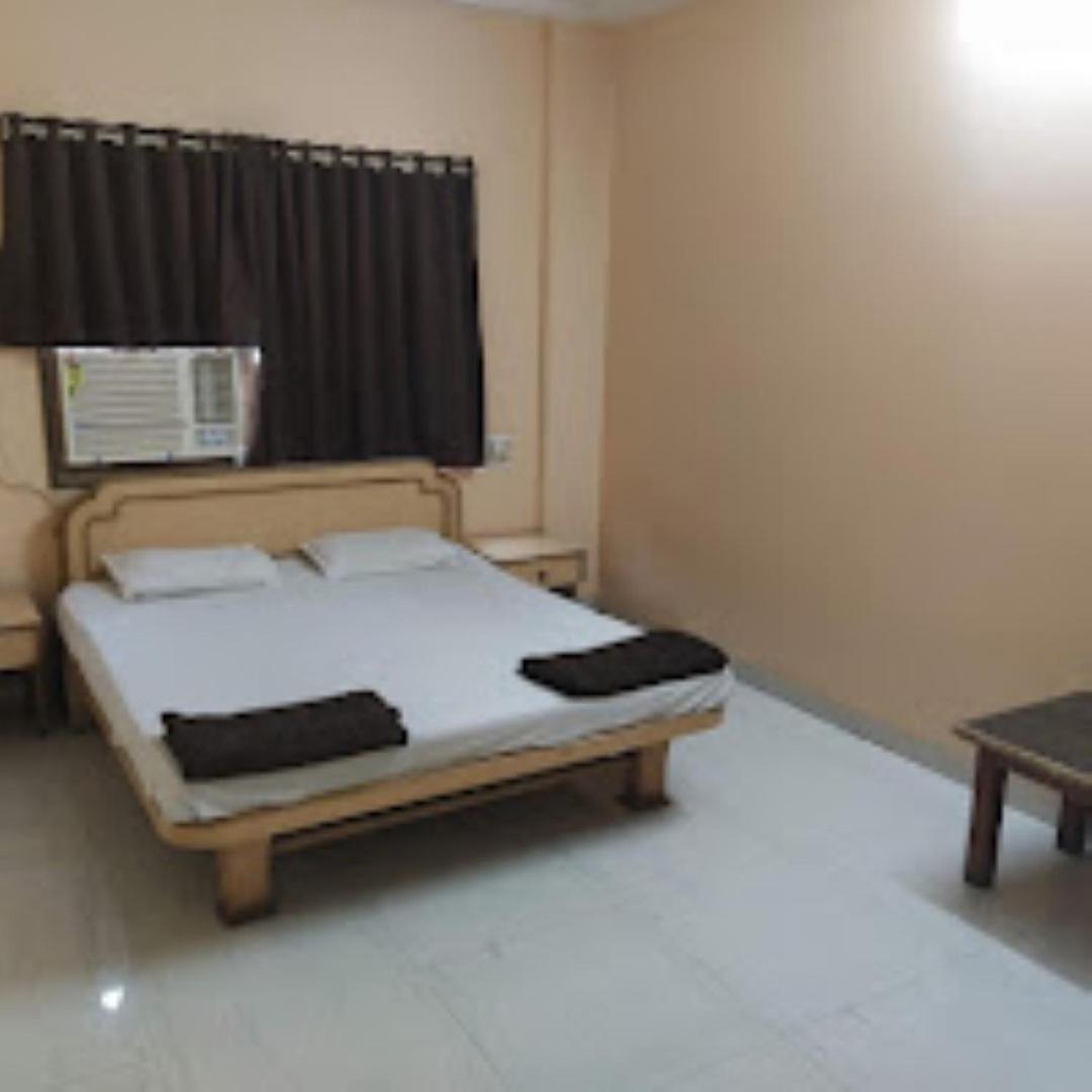 Hotel Pritam Palace , Dhule Dış mekan fotoğraf